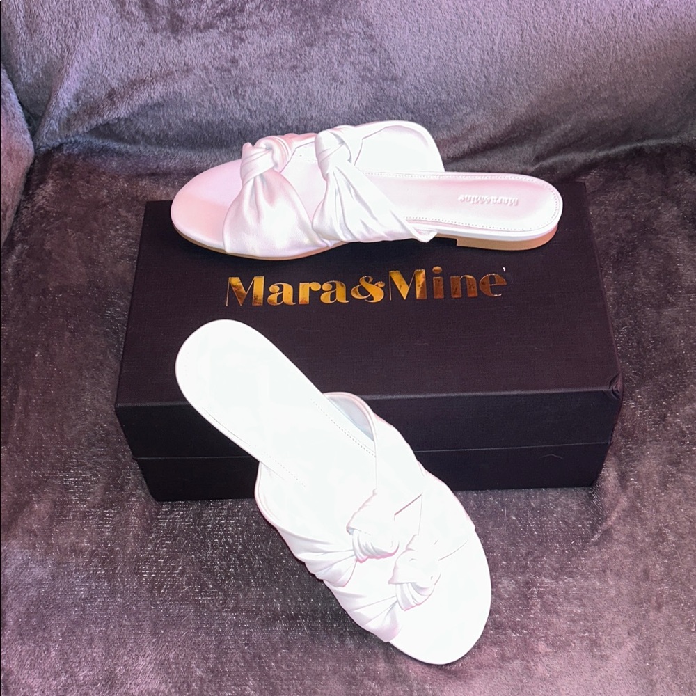 Mara & Mine White Knotted Slide Sandals - Picture 4 of 7